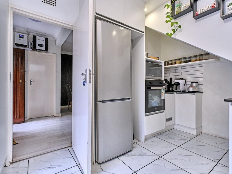 Location, location, location - Photo 6