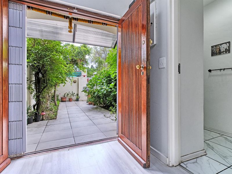 Location, location, location - Photo 4