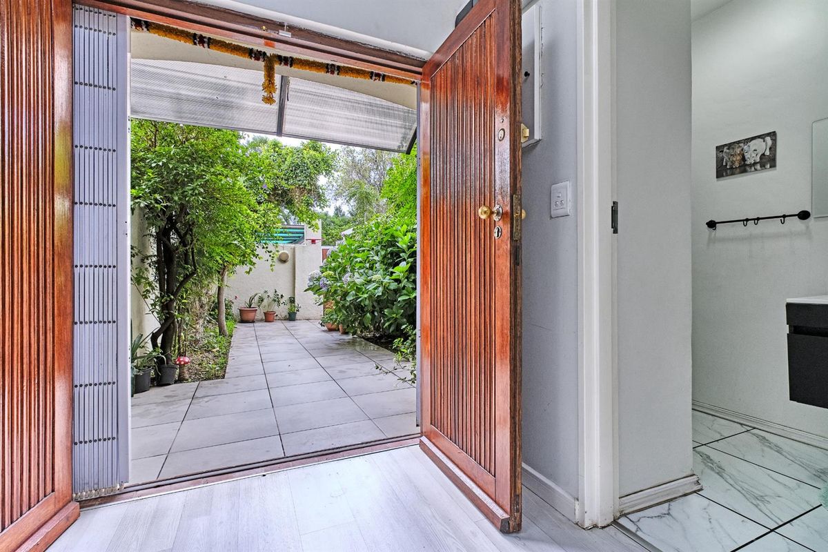 Location, location, location - Photo 4