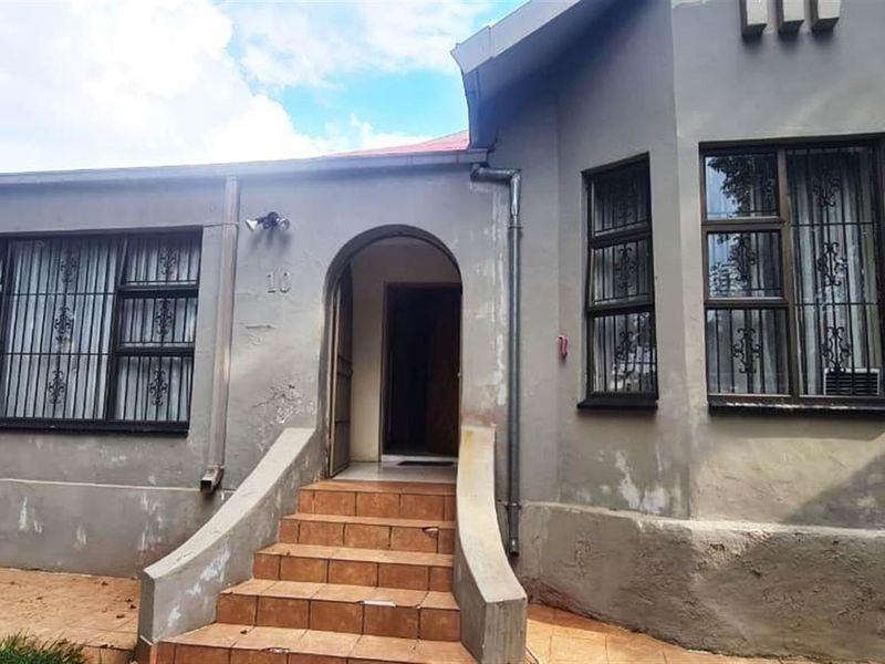 4 Bedroom Duplex House For Sale in Bezuidenhout Valley, Johannesburg - Photo 3