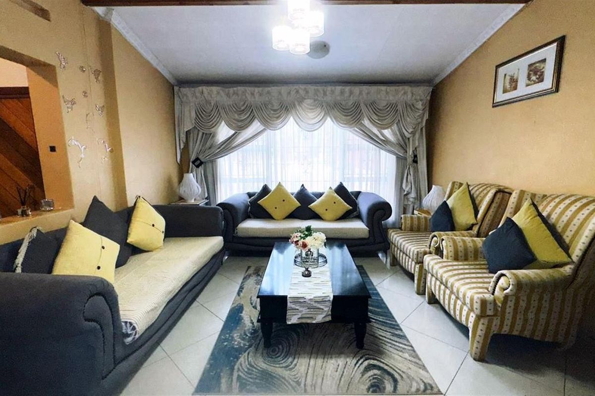 4 Bedroom Duplex House For Sale in Bezuidenhout Valley, Johannesburg - Photo 5