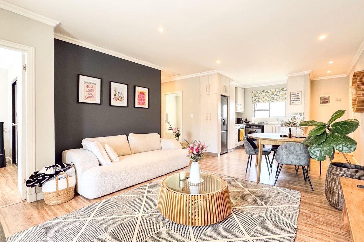 Prime Investment or Lifestyle Apartment in Emberton Estate, Gillitts - Photo 3