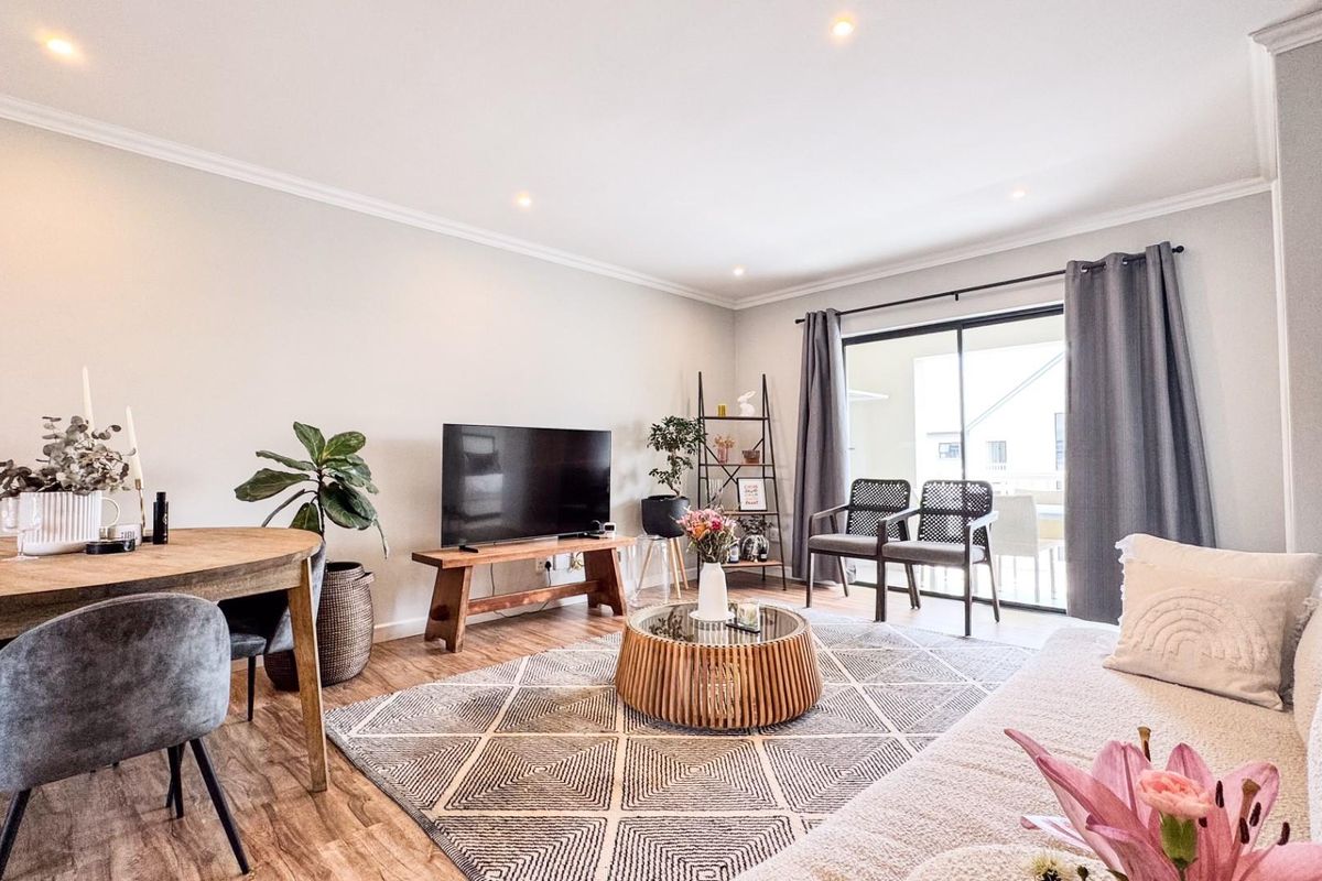 Prime Investment or Lifestyle Apartment in Emberton Estate, Gillitts - Photo 4