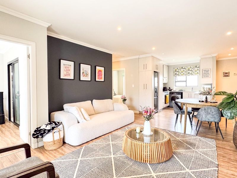 Prime Investment or Lifestyle Apartment in Emberton Estate, Gillitts - Photo 2