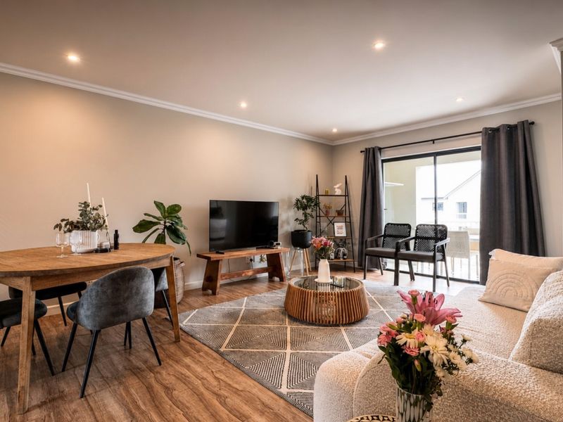 Prime Investment or Lifestyle Apartment in Emberton Estate, Gillitts - Photo 7
