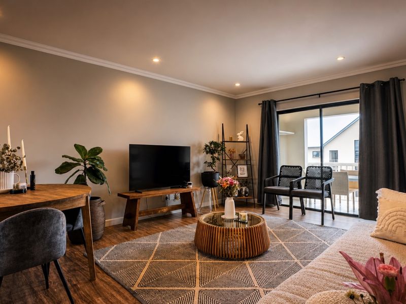 Prime Investment or Lifestyle Apartment in Emberton Estate, Gillitts - Photo 3