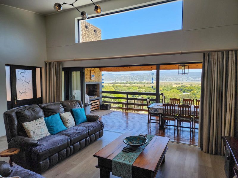 MODERN HOME, TRANQUIL VIEWS. - Photo 6