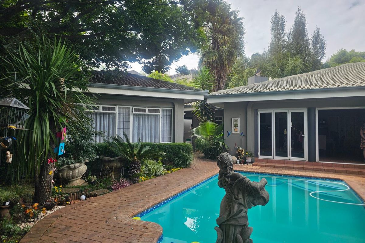 Perfect address. House with a granny flat. - Photo 2