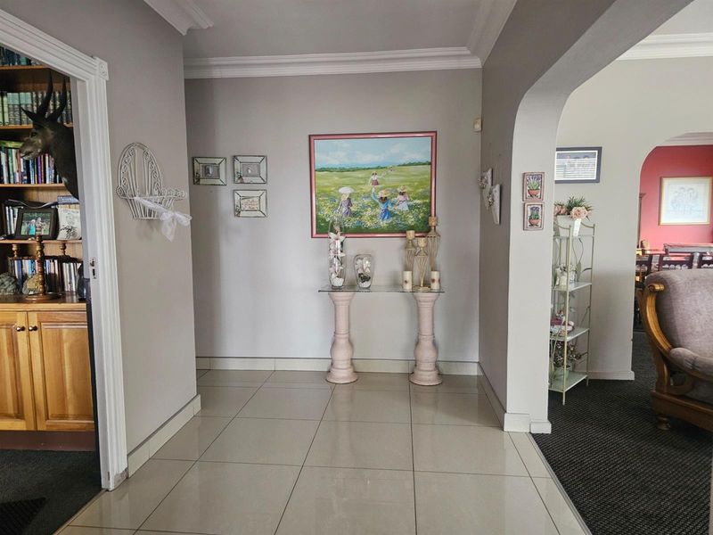 Perfect address. House with a granny flat. - Photo 3