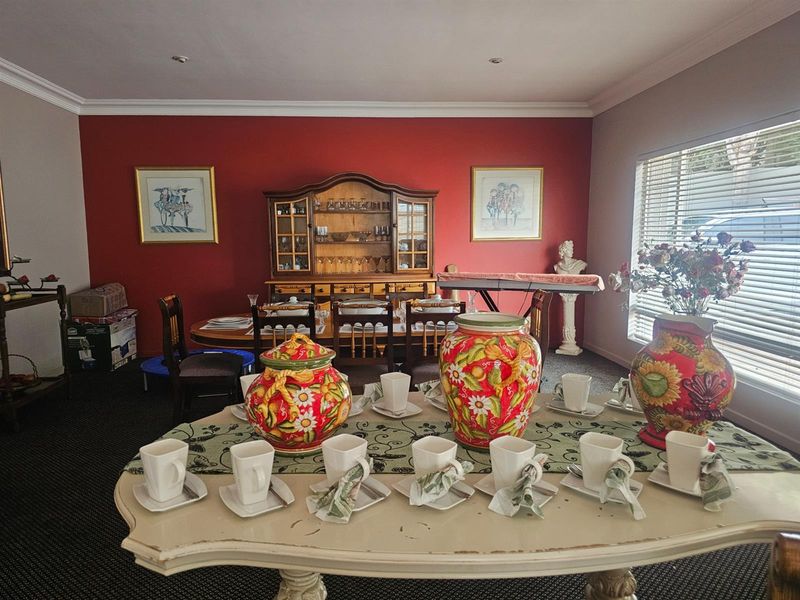 Perfect address. House with a granny flat. - Photo 6