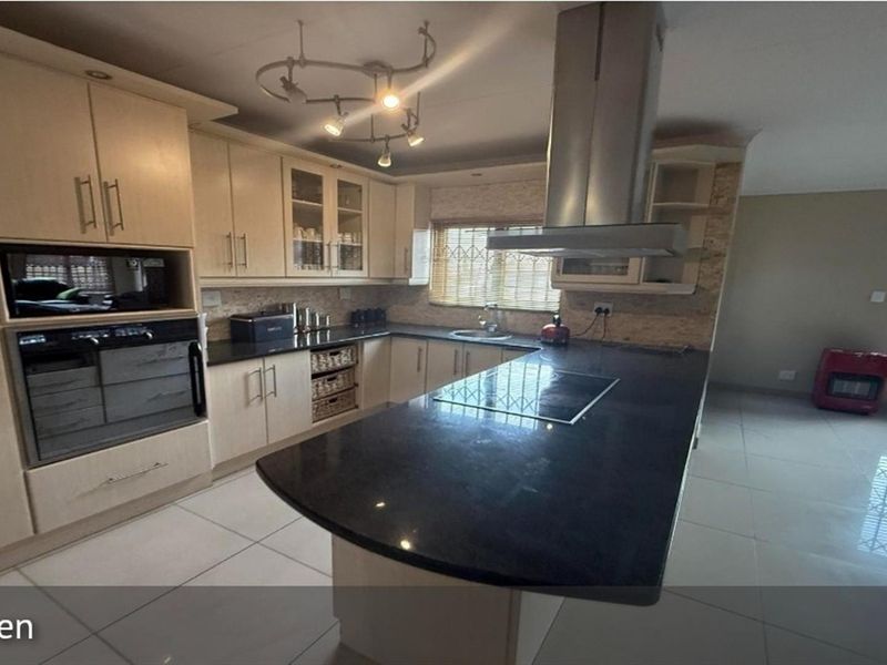 Neat 3-Bedroom Family Home with Double Garage in Secure Area Secunda - Photo 3