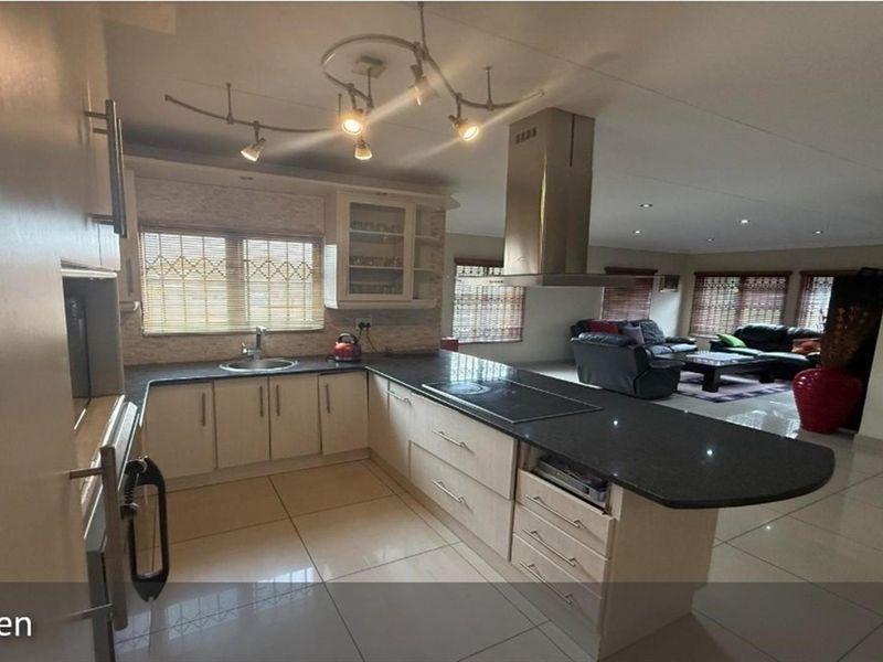 Neat 3-Bedroom Family Home with Double Garage in Secure Area Secunda - Photo 2