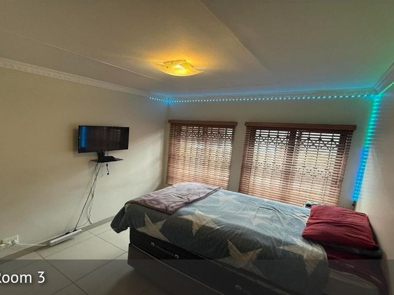 Neat 3-Bedroom Family Home with Double Garage in Secure Area Secunda - Photo 9