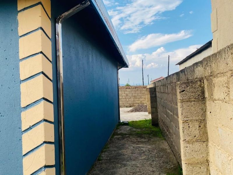 House for sale Madadeni section 7 - Photo 7