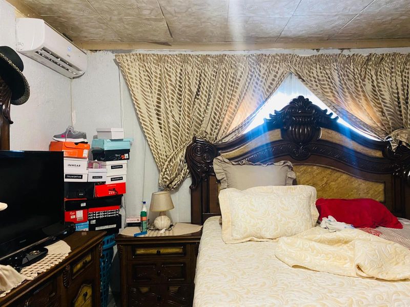 House for sale Madadeni section 7 - Photo 10