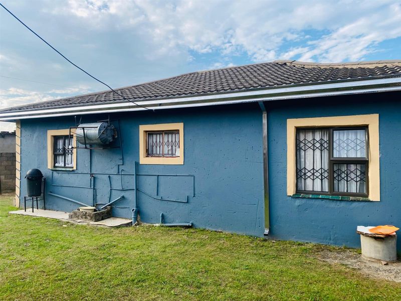 House for sale Madadeni section 7 - Photo 4