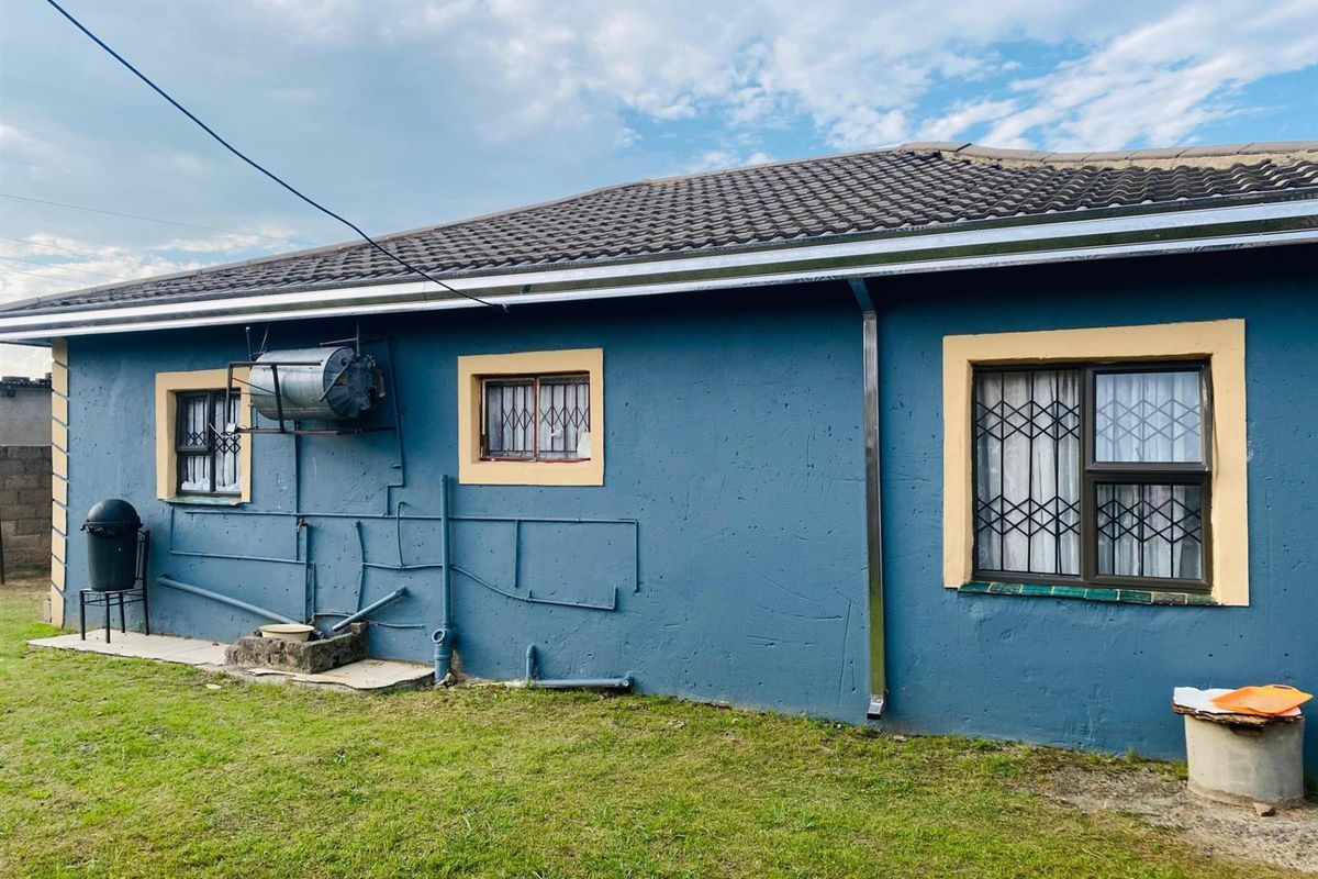 House for sale Madadeni section 7 - Photo 4