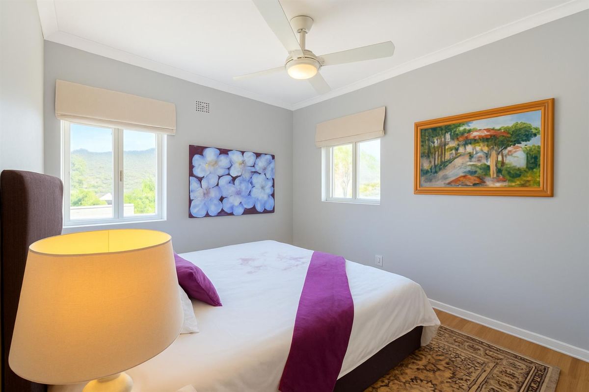 Penthouse Apartment For Sale in Harbour Island, Gordons Bay - Photo 4