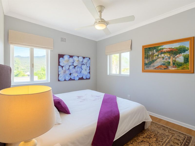 Penthouse Apartment For Sale in Harbour Island, Gordons Bay - Photo 4