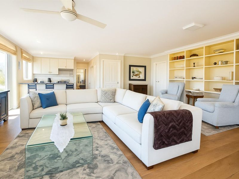 Penthouse Apartment For Sale in Harbour Island, Gordons Bay - Photo 4