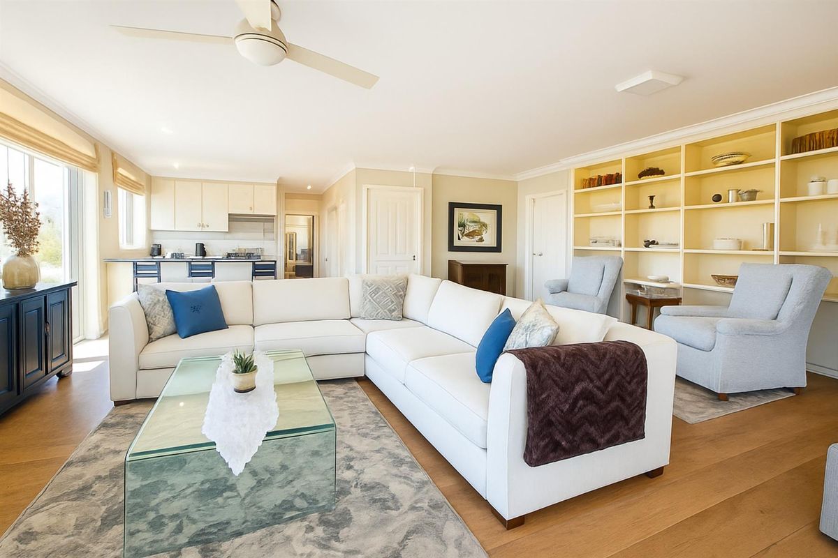 Penthouse Apartment For Sale in Harbour Island, Gordons Bay - Photo 4