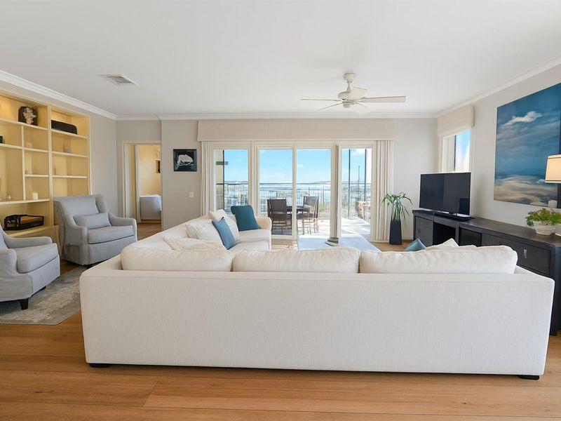 Penthouse Apartment For Sale in Harbour Island, Gordons Bay - Photo 3