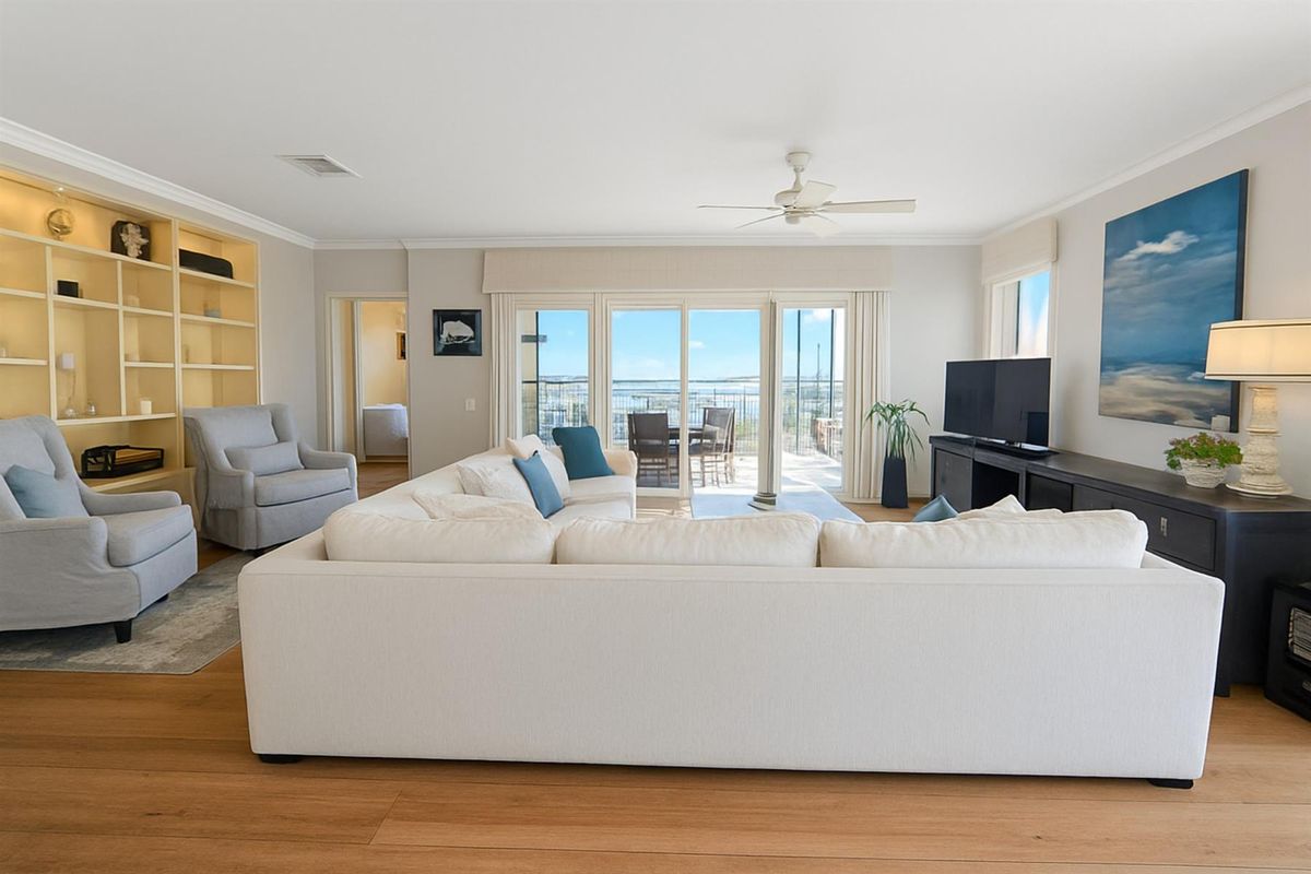 Penthouse Apartment For Sale in Harbour Island, Gordons Bay - Photo 3