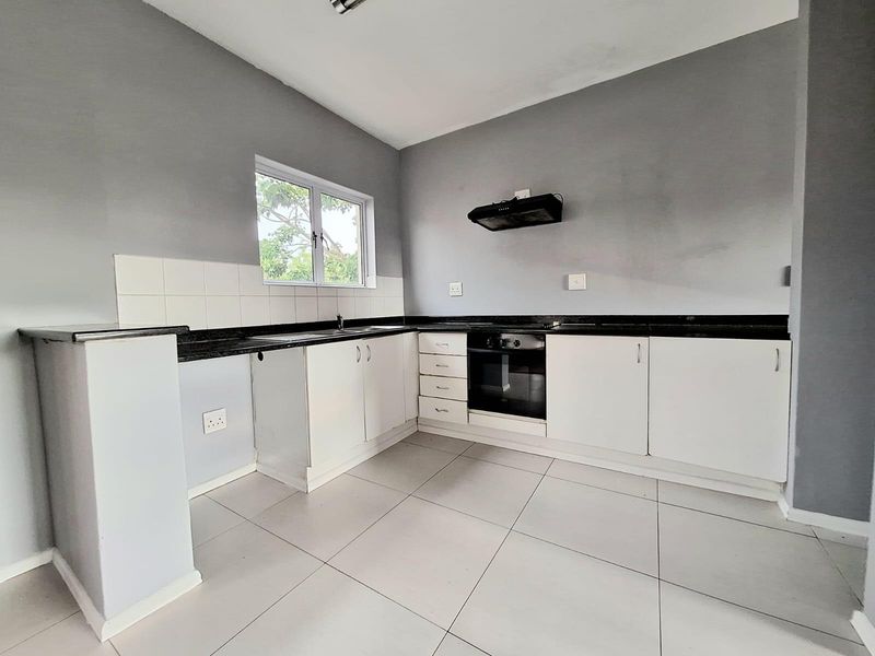 Spacious Corner 3 Bedroom Apartment | Sheffield Manor Estate - Photo 8