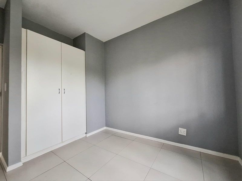 Spacious Corner 3 Bedroom Apartment | Sheffield Manor Estate - Photo 10
