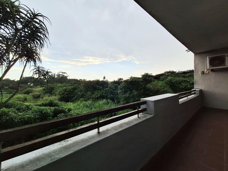 Spacious Corner 3 Bedroom Apartment | Sheffield Manor Estate - Photo 4