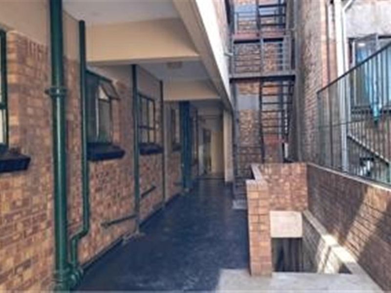Commercial Property For Sale in Yeoville, Johannesburg - Photo 7