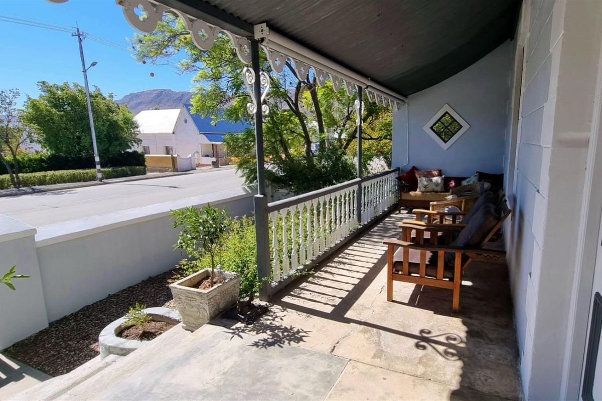 Timeless Victorian Elegance with Lush Gardens and Income-Generating Cottage - Photo 3