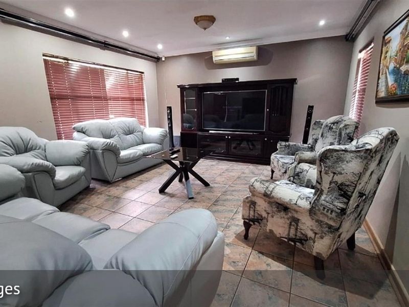 Spacious four Bedroom Family Home with Pool and Study in Secunda - Photo 8