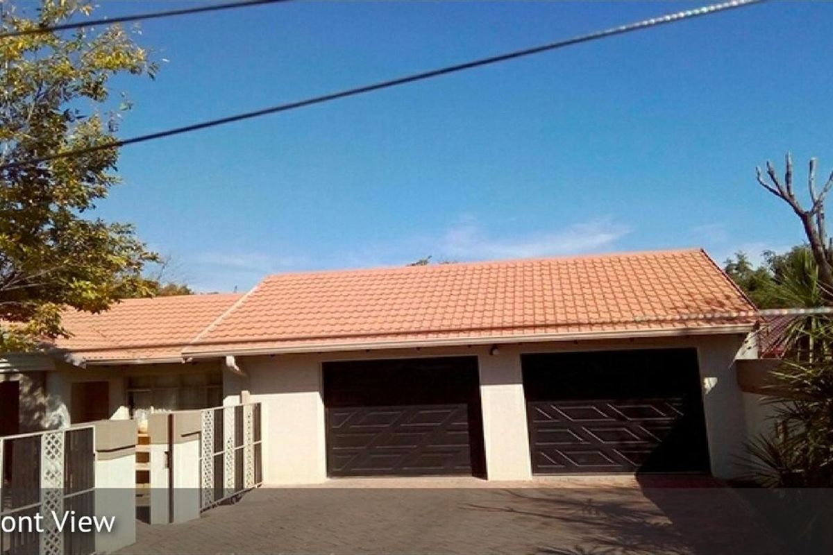 Spacious four Bedroom Family Home with Pool and Study in Secunda - Photo 4
