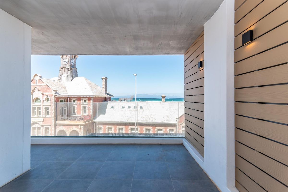 Art Deco Apartment with Sea Views - Photo 3