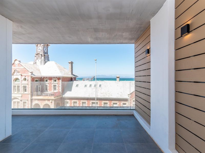 Art Deco Apartment with Sea Views - Photo 3