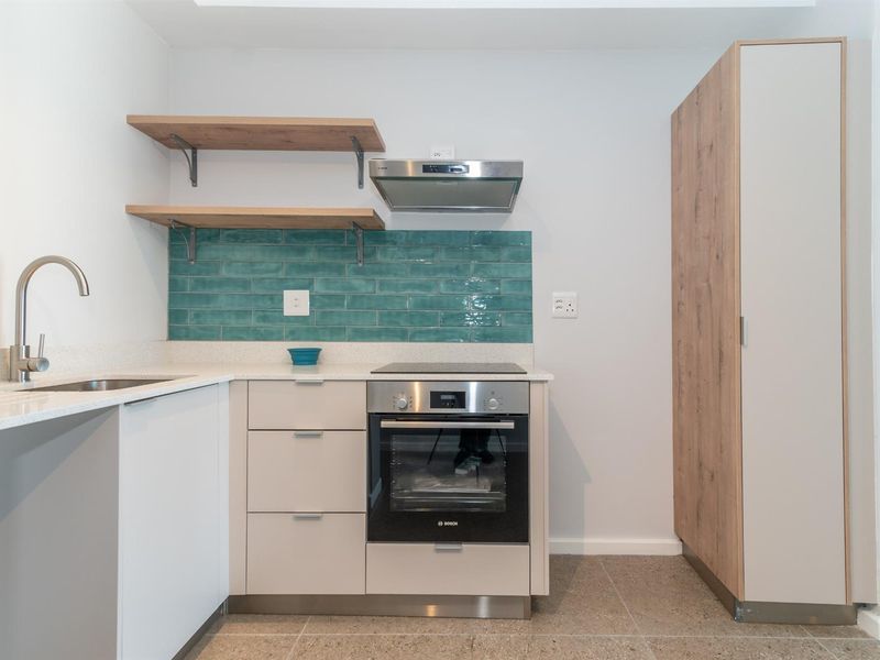 Art Deco Apartment with Sea Views - Photo 5