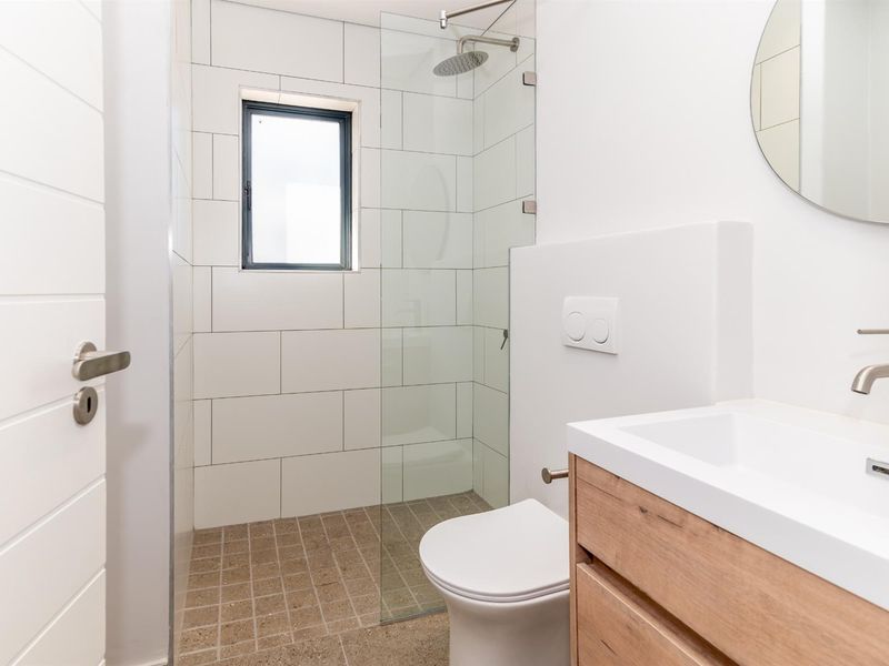 Art Deco Apartment with Sea Views - Photo 10