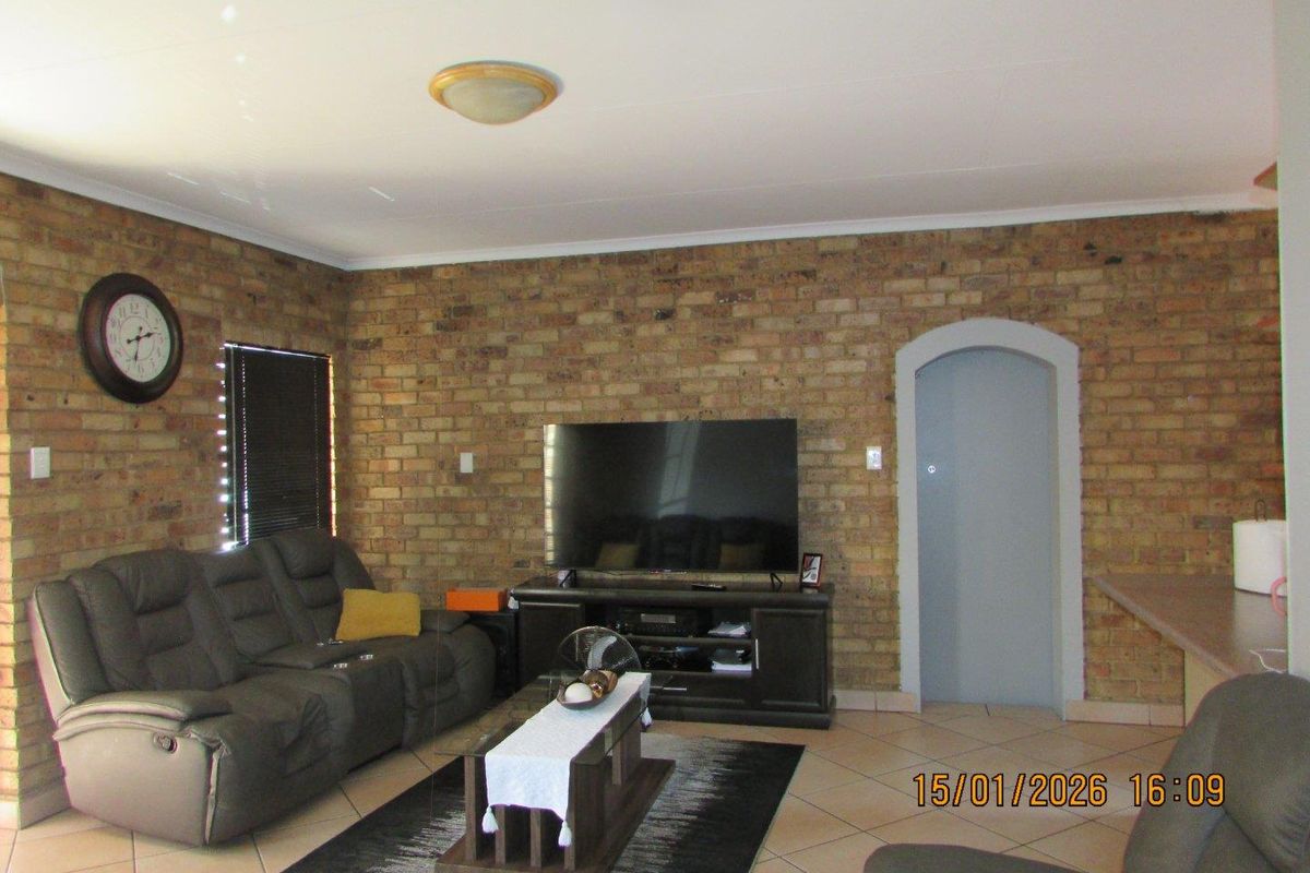 Townhouse For Sale in Bronkhorstspruit - Photo 2