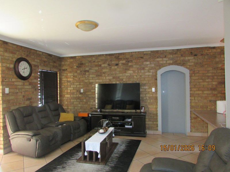 Townhouse For Sale in Bronkhorstspruit - Photo 2