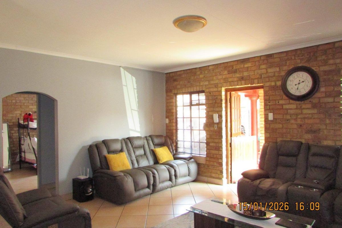 Townhouse For Sale in Bronkhorstspruit - Photo 3