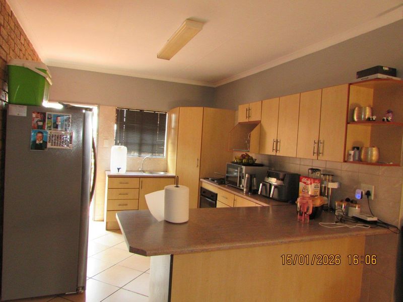 Townhouse For Sale in Bronkhorstspruit - Photo 4