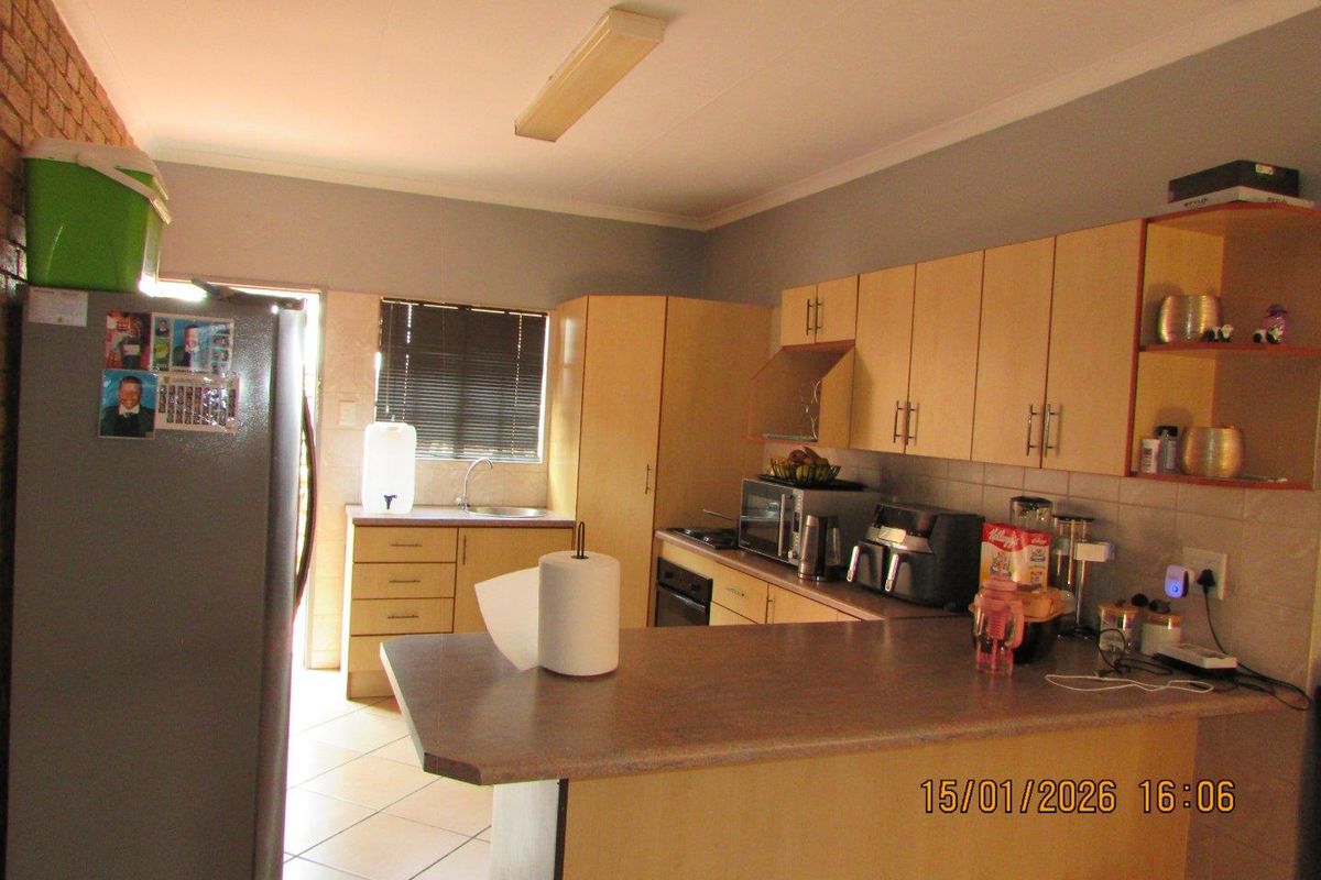 Townhouse For Sale in Bronkhorstspruit - Photo 4