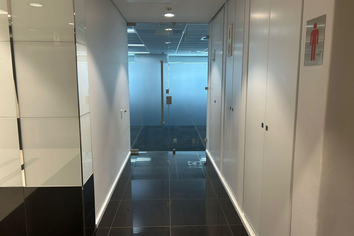 PREMIUM OFFICES TO LET ON THE FORESHORE - Photo 4