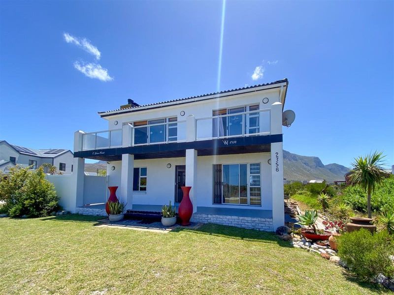 Versatile Dual-Living Beach Home | Corner Stand with Greenbelt Views | Walk to Silversands Beach - Photo 2