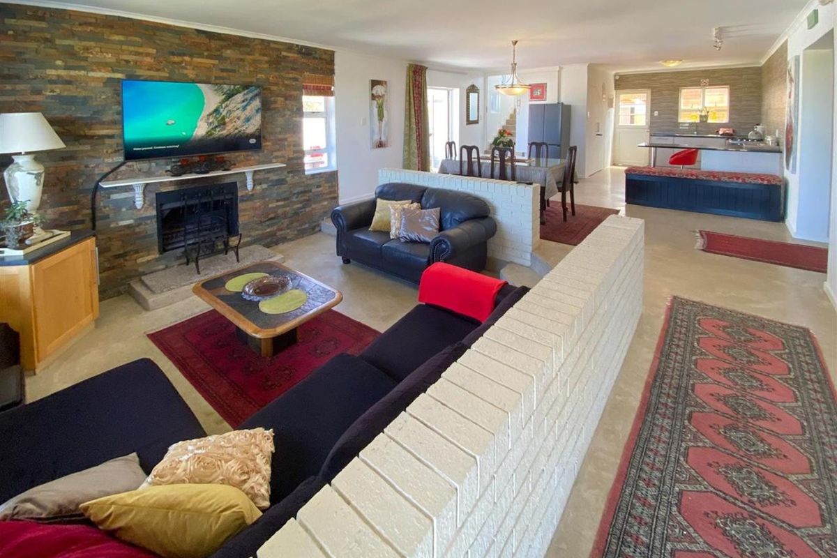 Versatile Dual-Living Beach Home | Corner Stand with Greenbelt Views | Walk to Silversands Beach - Photo 4