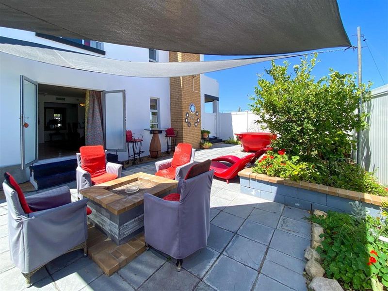 Versatile Dual-Living Beach Home | Corner Stand with Greenbelt Views | Walk to Silversands Beach - Photo 10