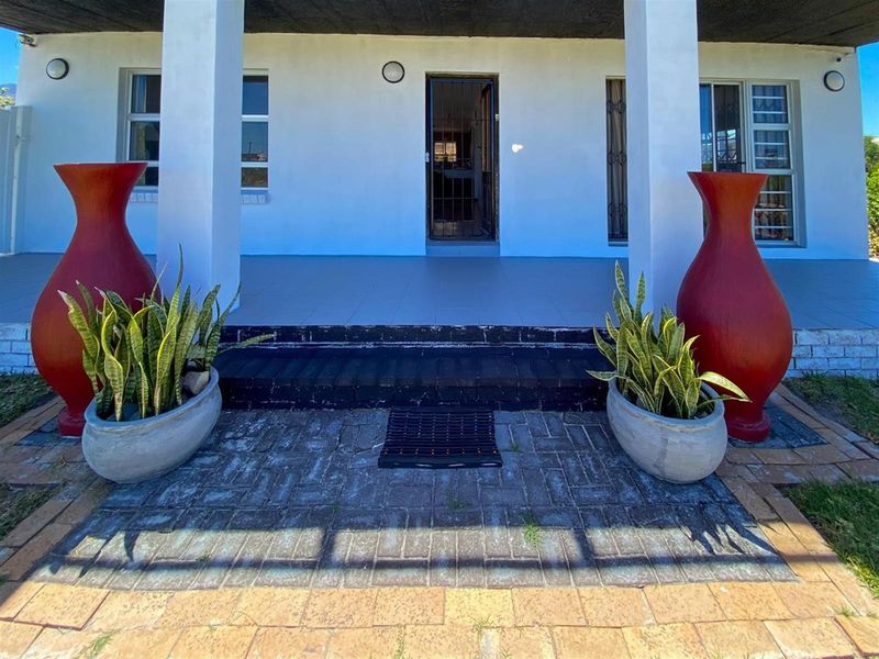 Versatile Dual-Living Beach Home | Corner Stand with Greenbelt Views | Walk to Silversands Beach - Photo 3