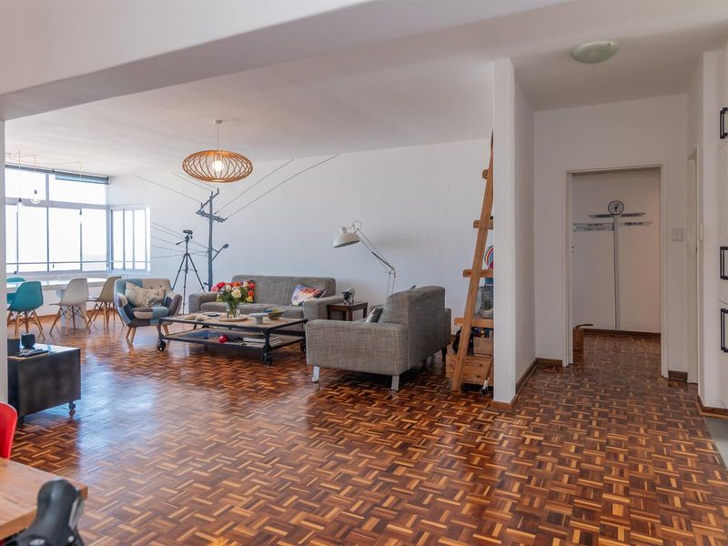 Spacious 3 bed contemporary apartment with spectacular sea views. - Photo 3