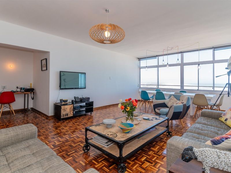 Spacious 3 bed contemporary apartment with spectacular sea views. - Photo 4